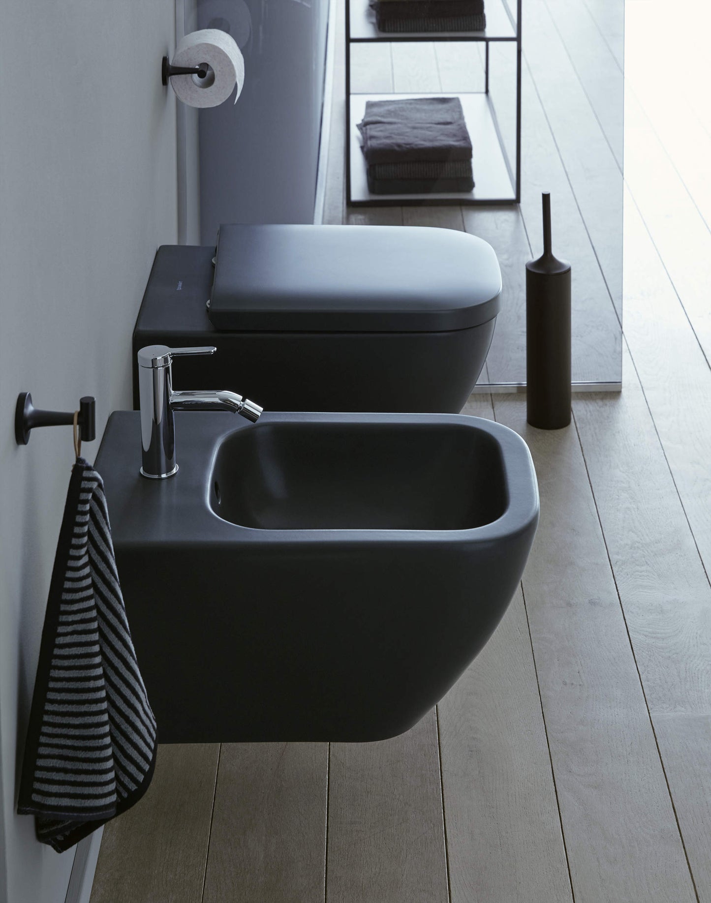 Duravit Happy D.2 WC mural sans rebord avec siège Catégories : Toilettes, Suspendus Étiquettes : 2222098992, WC Duravit, WC sans rebord, WC, WC suspendu, WC mural SKU : 2222098992 + 0064591300