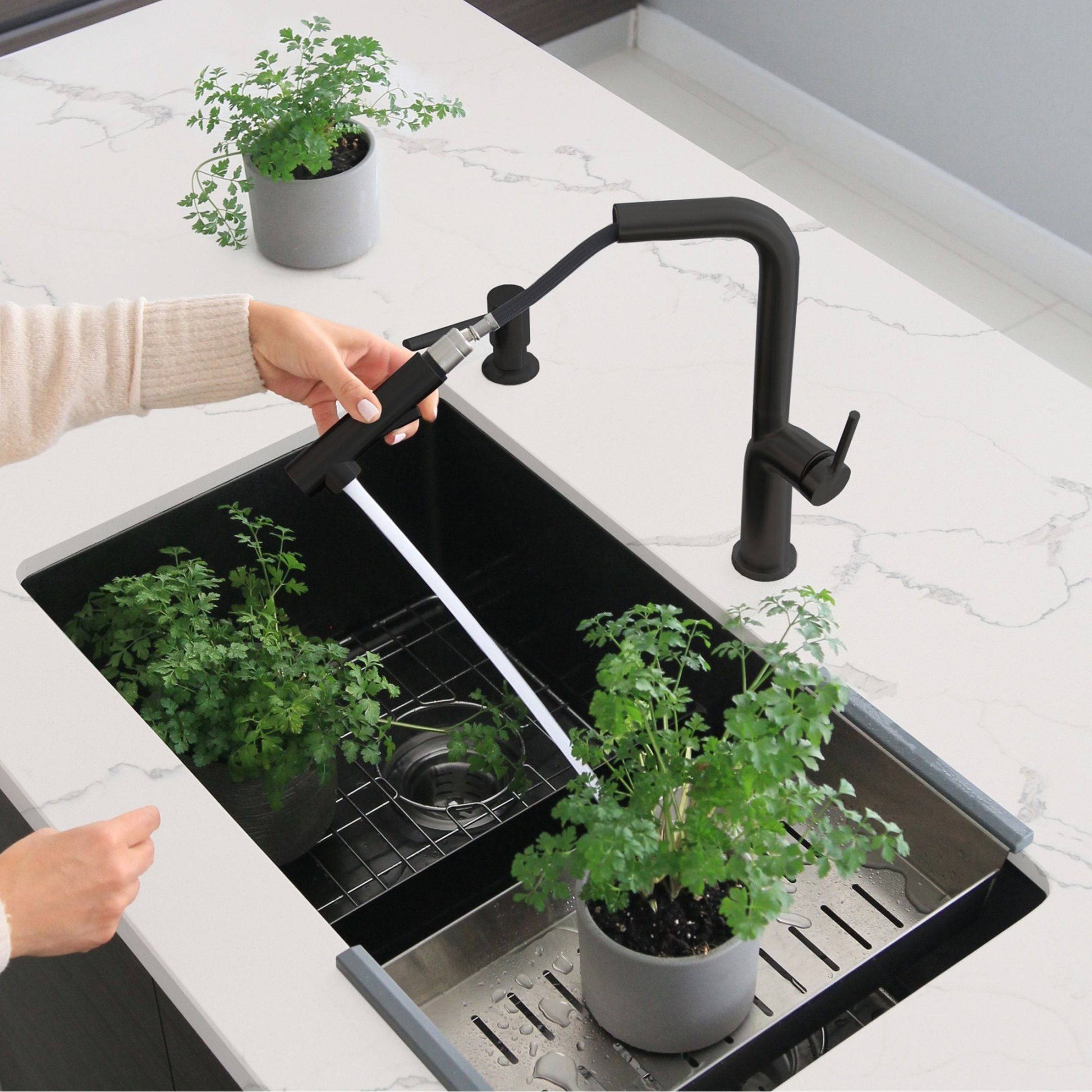 Stylish Latina 13" Kitchen Faucet Single Handle Pull Down Dual Mode Matte Black Finish K-146N - Renoz