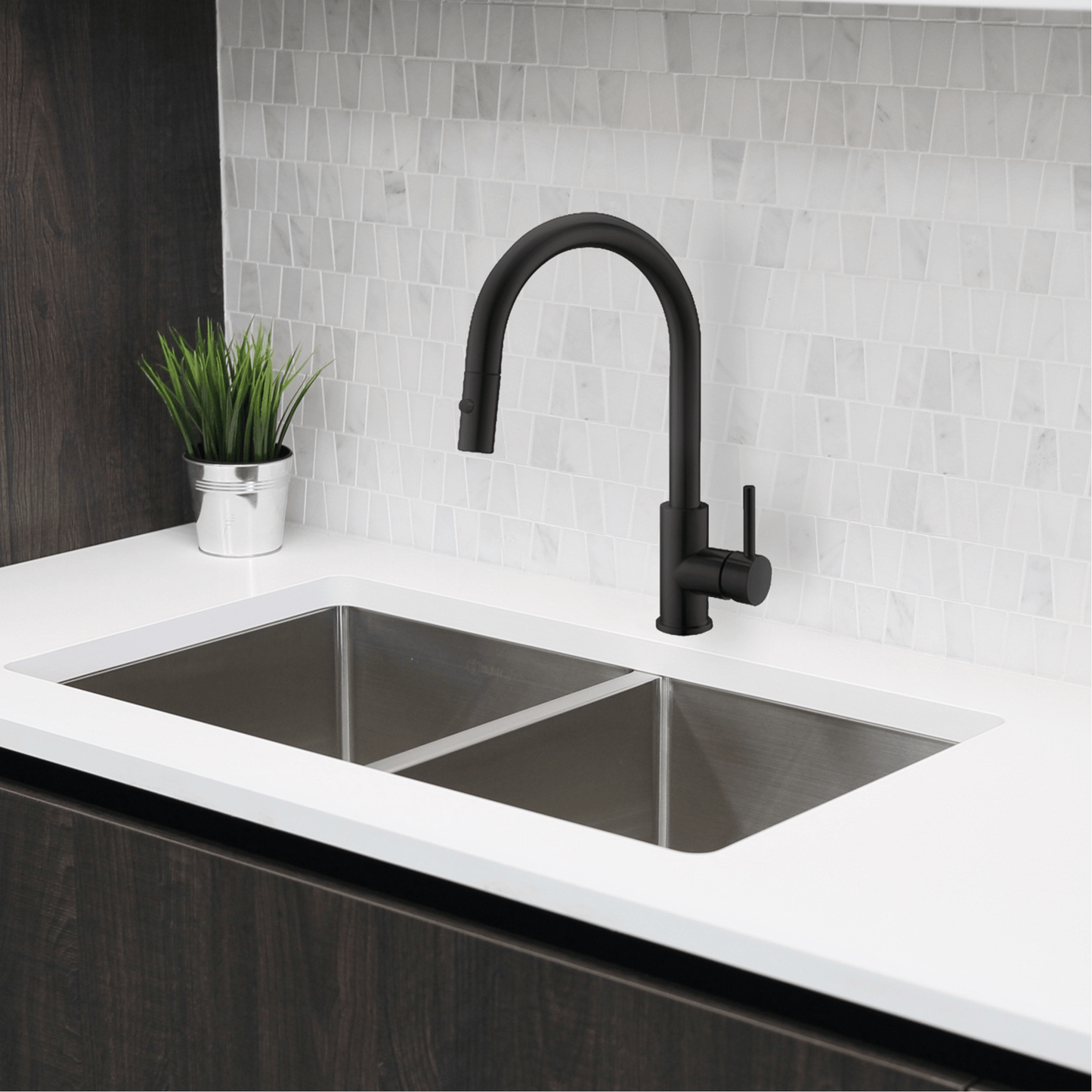 Stylish Modena 14" Kitchen Faucet Single Handle Pull Down Dual Mode Stainless Steel Matte Black Finish K-131N - Renoz