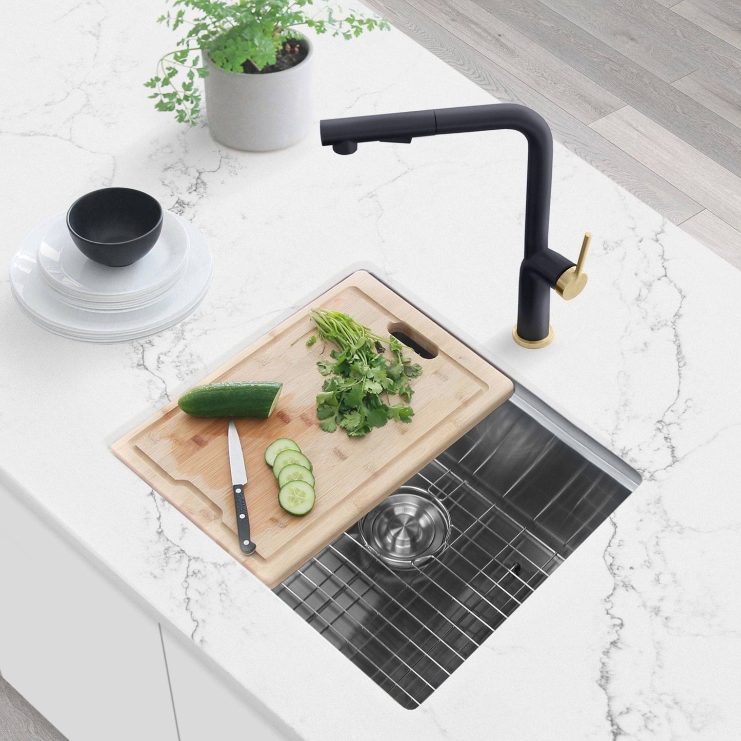 Stylish Latina 13" Kitchen Faucet Single Handle Pull Down Dual Mode Stainless Steel Matte Black with Gold Base and Handle Finish K-146NG - Renoz