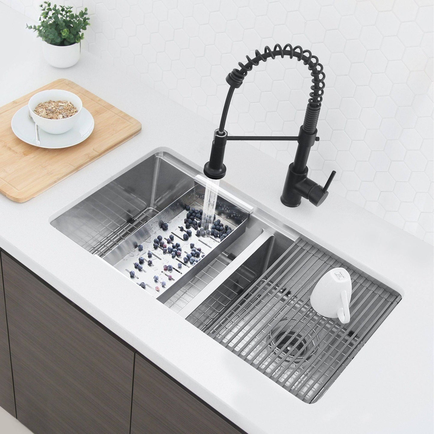 Stylish Milano 17.5" Kitchen Faucet Single Handle Pull Down Dual Mode Lead Free Matte Black Finish K-107N - Renoz