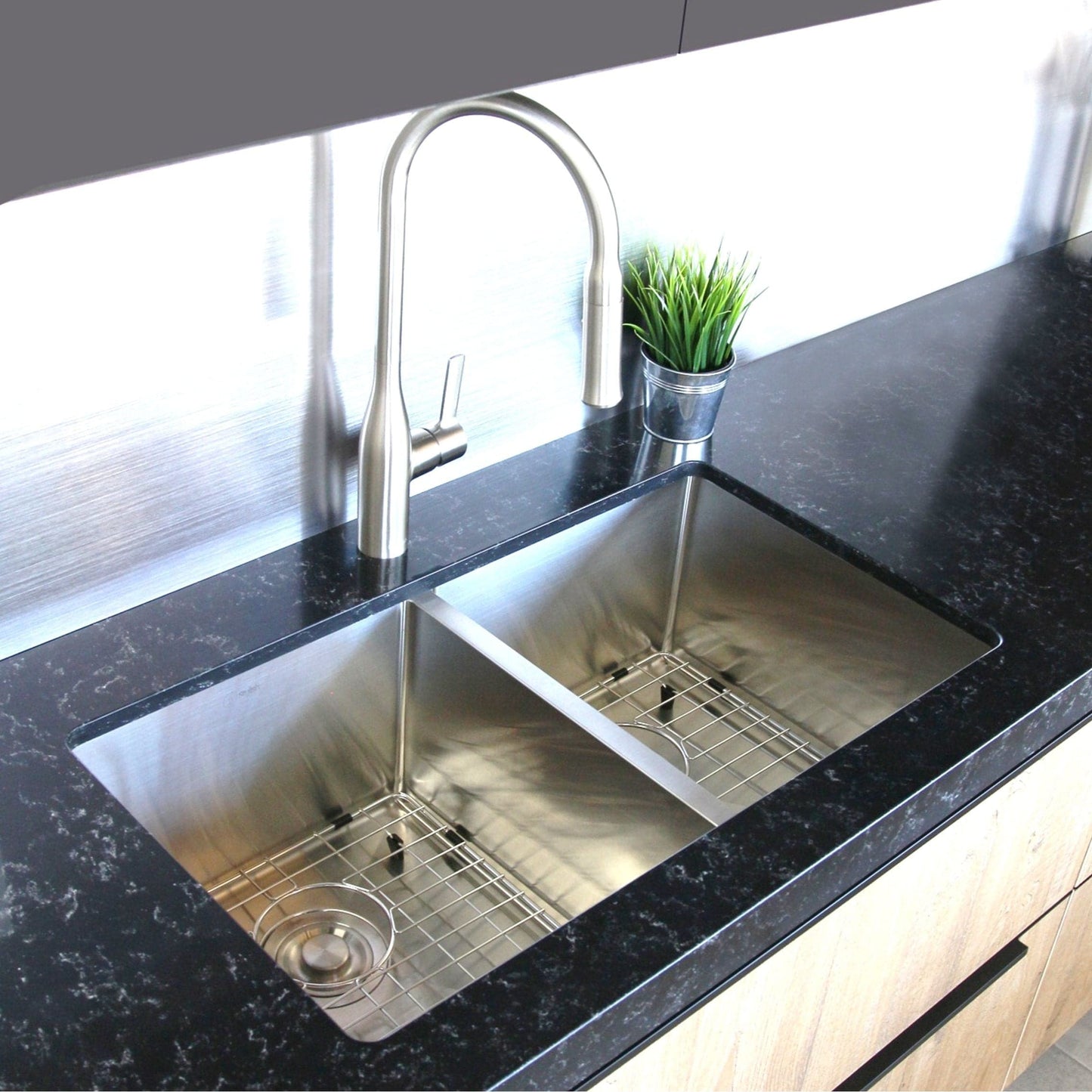 Stylish Zircon 32" x 18" Double Bowl Undermount Stainless Steel Kitchen Sink S-301XG - Renoz