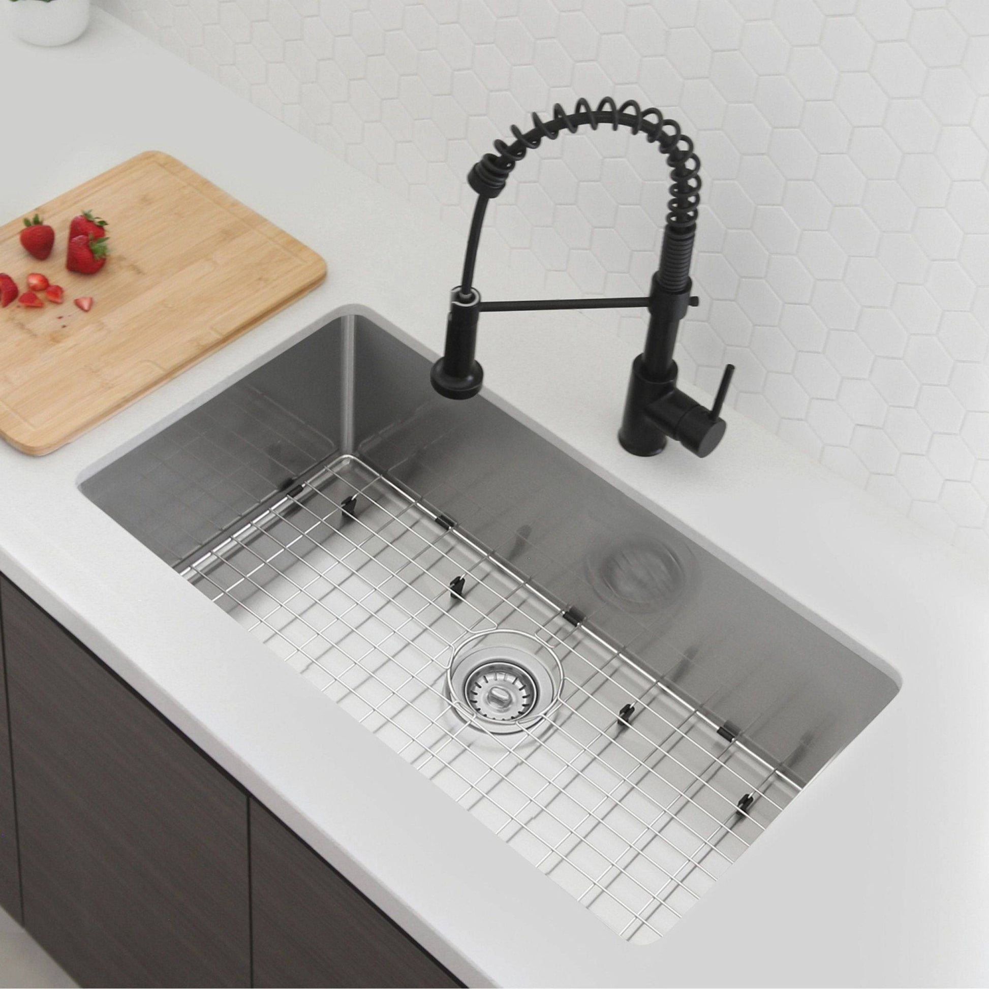 Stylish Valencia 31.13" x 18" Single Bowl Undermount Stainless Steel Kitchen Sink S-402G - Renoz