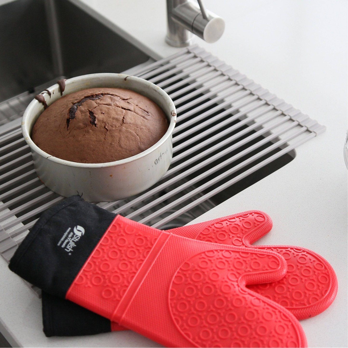 Stylish Heat Resistant Silicone Oven Mitts A-901-RED - Renoz