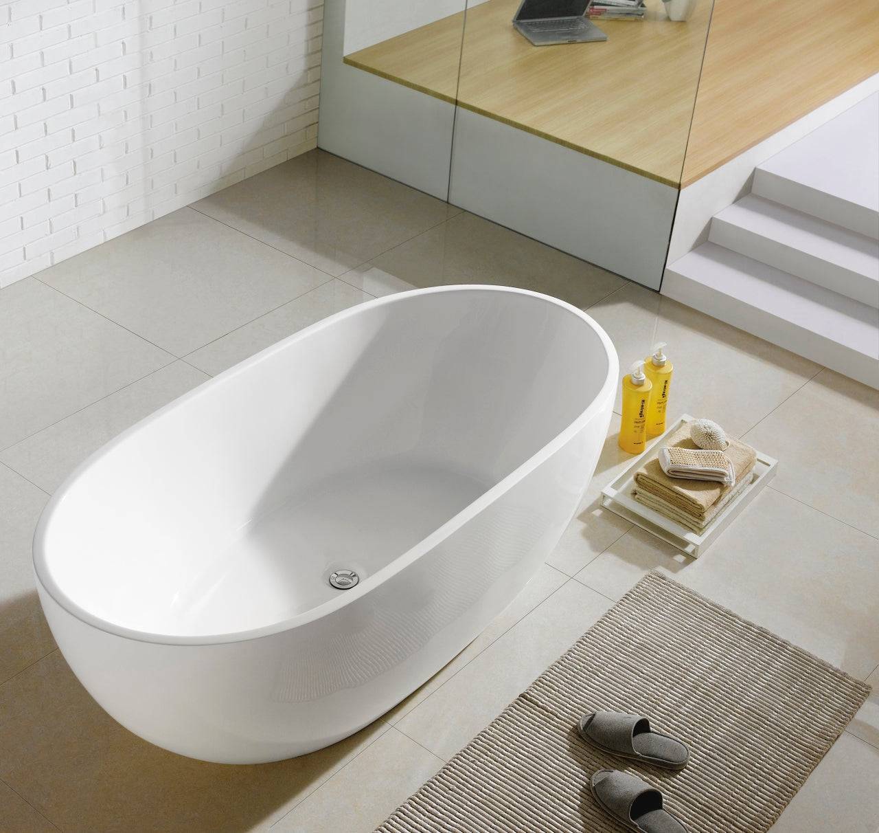 Kube Bath Vernice 66.5" x 31.7" x 21.6" Free Standing Bathtub - Renoz