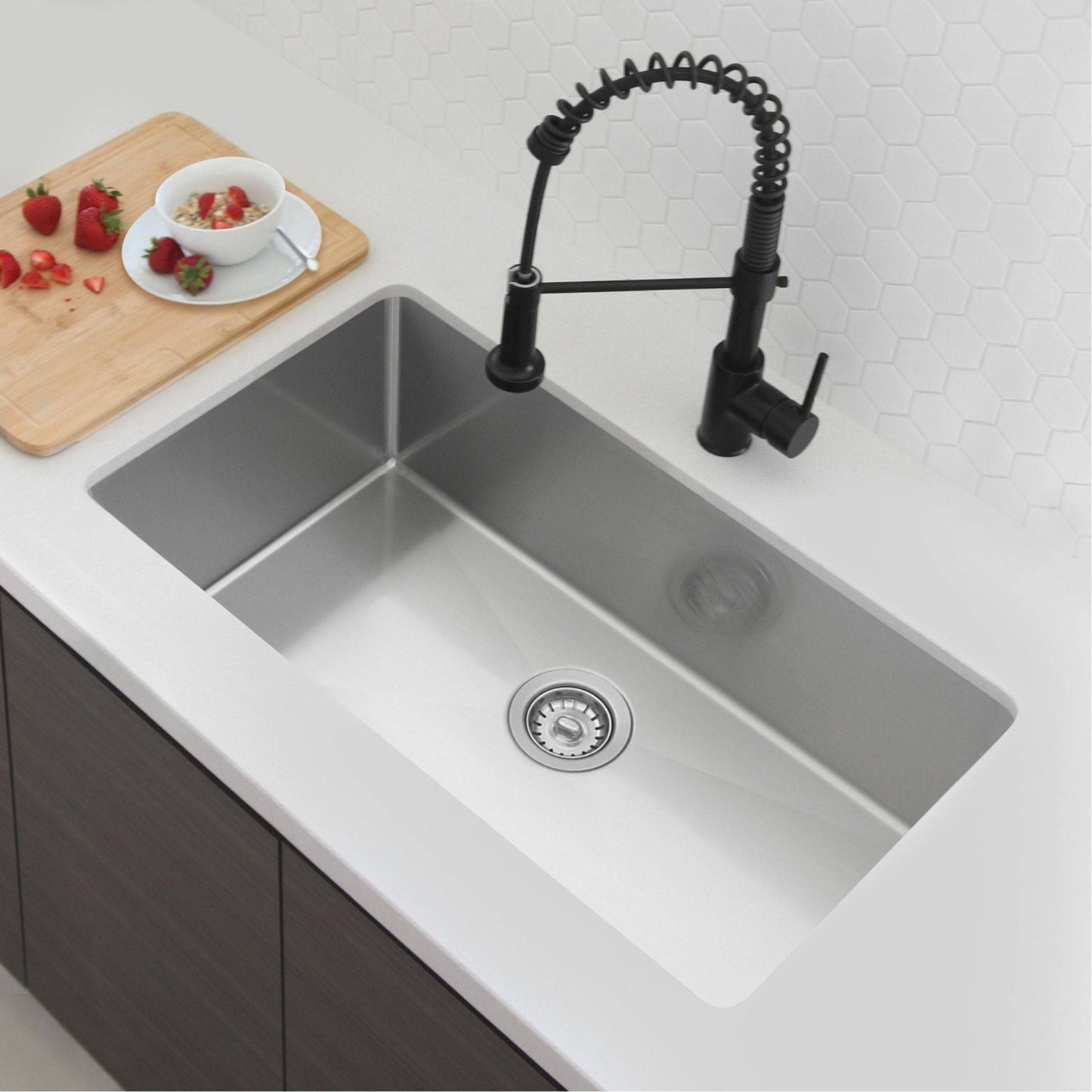 Stylish Valencia 31.13" x 18" Single Bowl Undermount Stainless Steel Kitchen Sink S-402 - Renoz